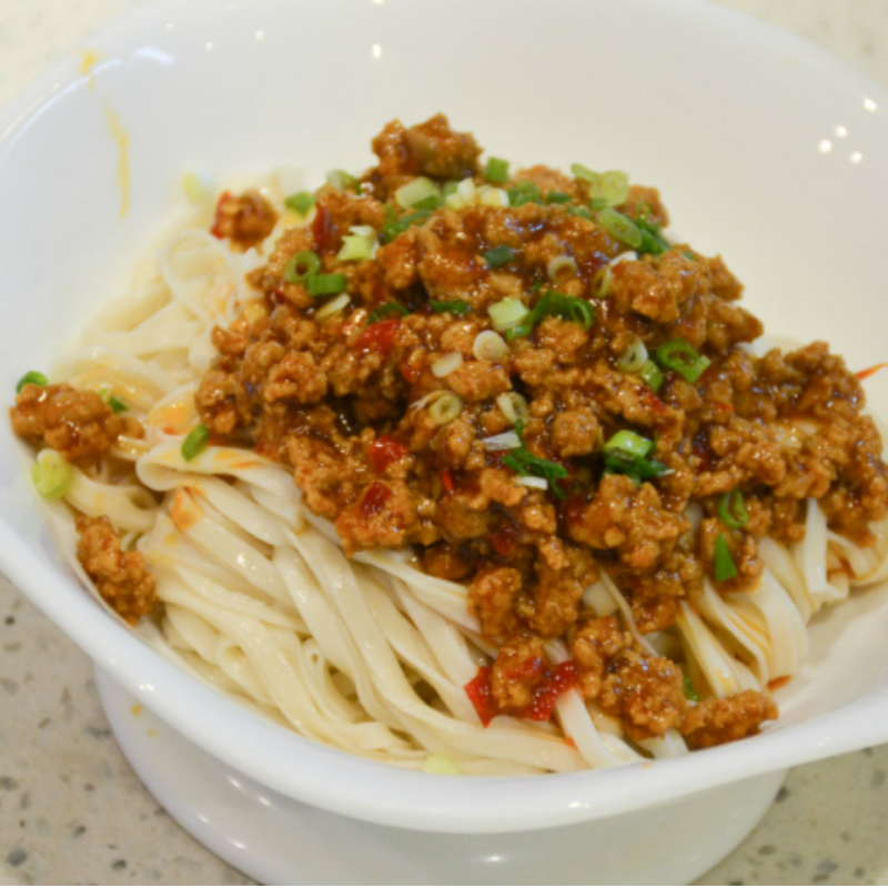 D4) Beef Zhajiang Noodles 牛肉炸酱拉面 Main Image